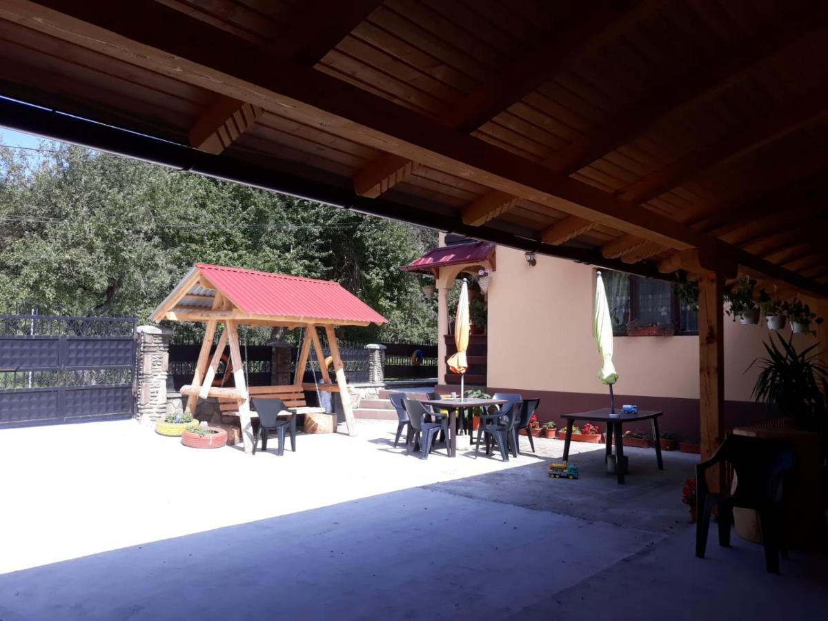 Karisma Kriss Hotel Sucevita Bagian luar foto