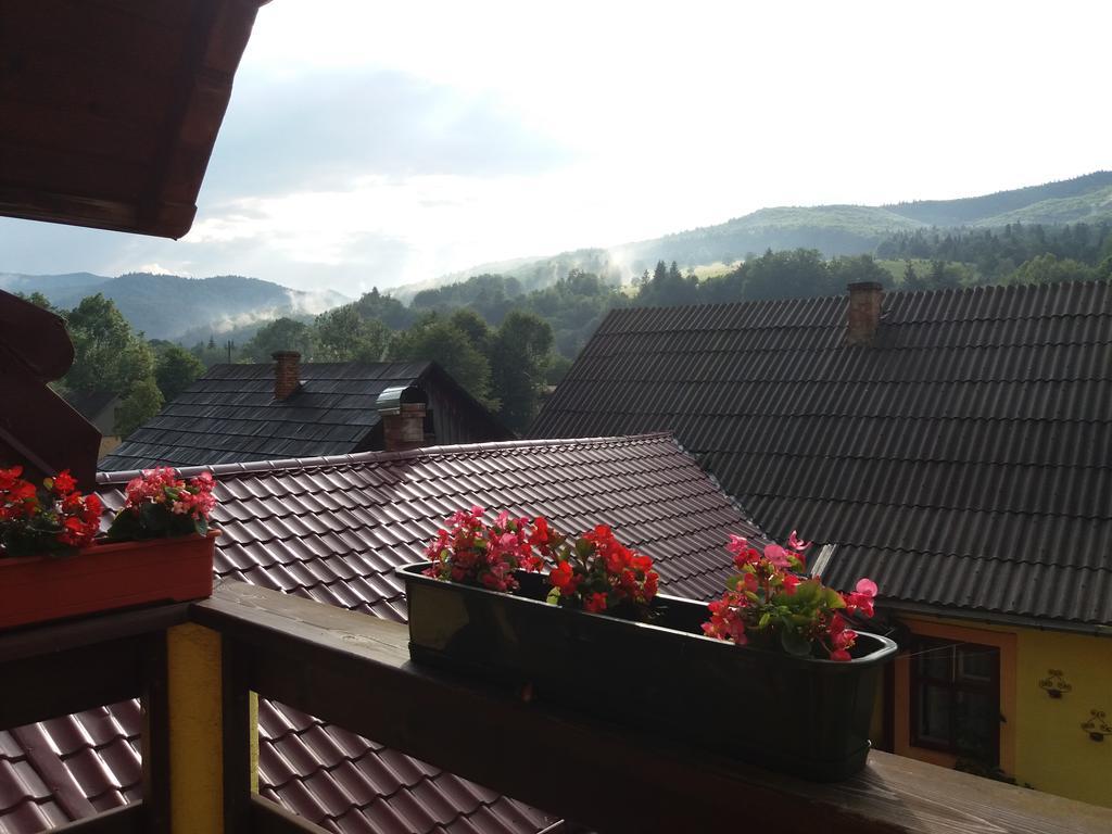 Karisma Kriss Hotel Sucevita Bagian luar foto